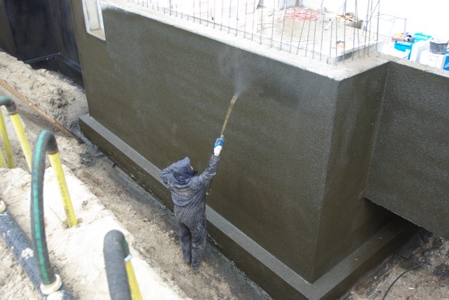 Bitumen Kelderwand Spuiten